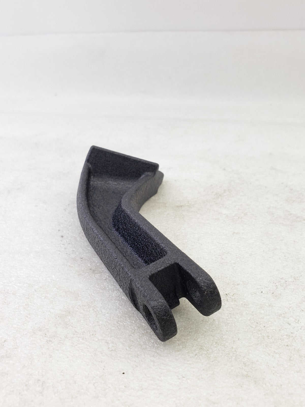 Harley-Davidson 49224-06A RH Passenger Footpeg Support for 06–17 Dyna Models6