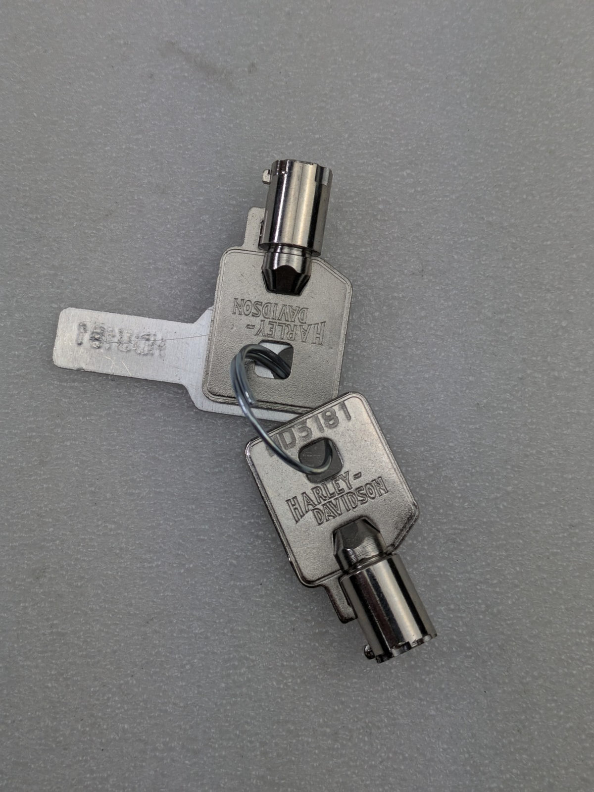 Genuine OEM Harley-Davidson Barrel Key Set Pair 71452-91A / 90300043 CODE: 31816