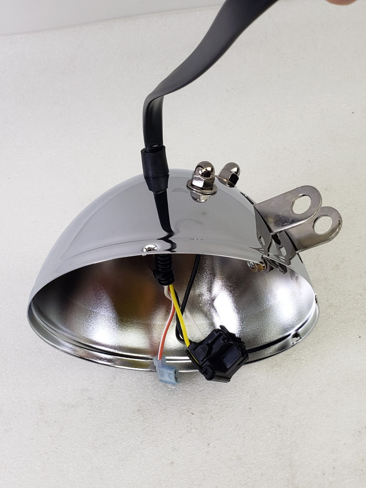 Harley-Davidson 69696-05 Headlamp Shell Assembly Fits Softail Motorcycles 5 3/4"6