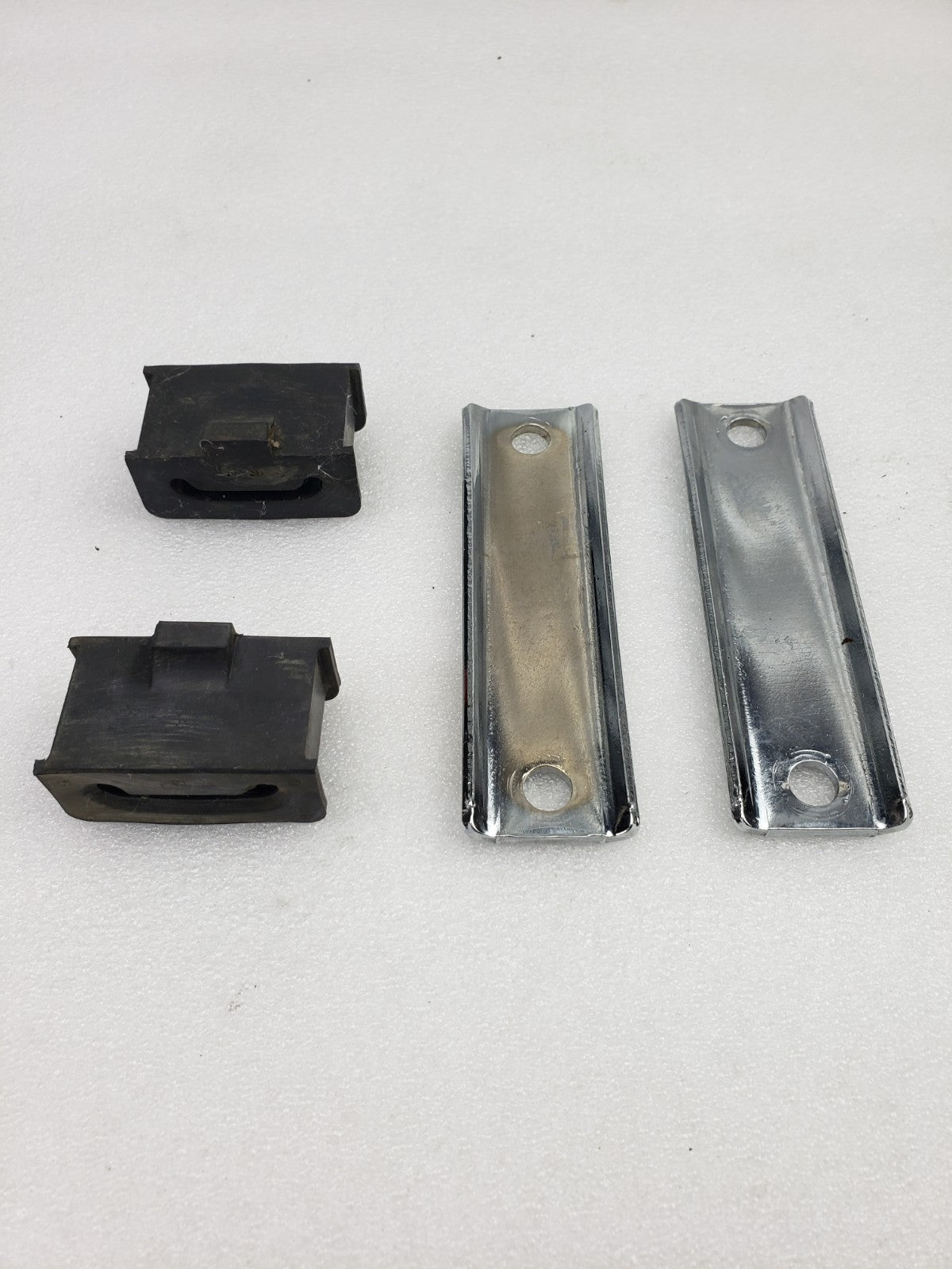 Genuine Harley Davidson Touring Muffler Bracket Set Pair 65723 85 / 65724 85A5