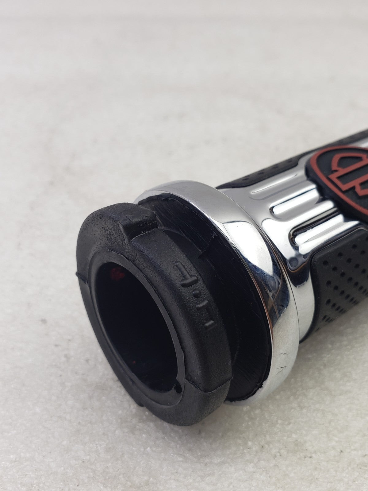 Genuine Harley Davidson 56100308 Left Hand Chrome Bar & Shield Handlebar Grip6