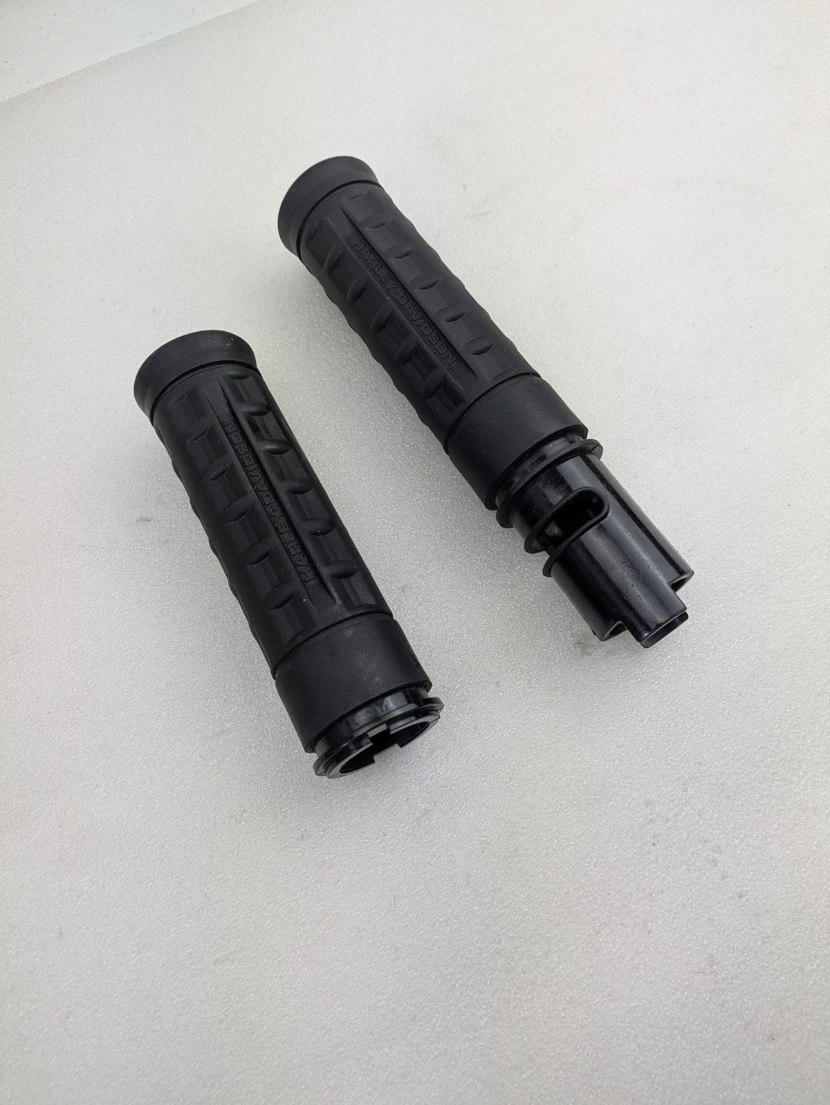 Genuine Harley-Davidson 2024 - 2025 Street Glide Road Glide Models Hand Grips3