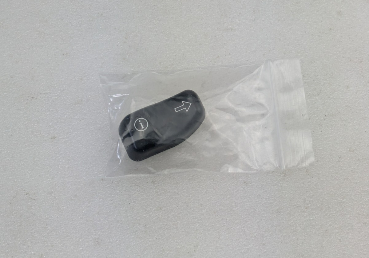 Genuine Harley-Davidson 71500170 RH Right Key Cap Right Turn / Information1