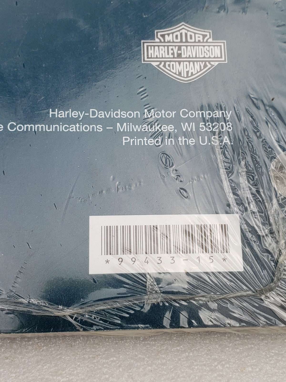 Genuine OEM Harley-Davidson 99433-15 Parts Catalog for 2015 FLTRUSE Models4
