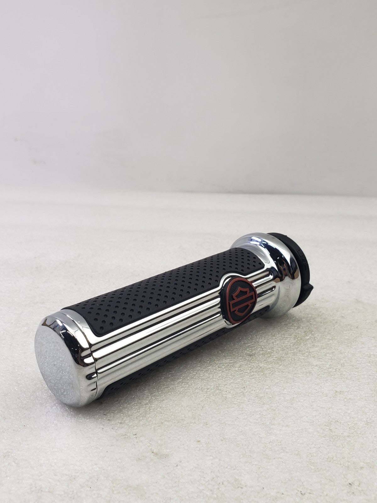 Genuine Harley Davidson 56100308 Left Hand Chrome Bar & Shield Handlebar Grip3