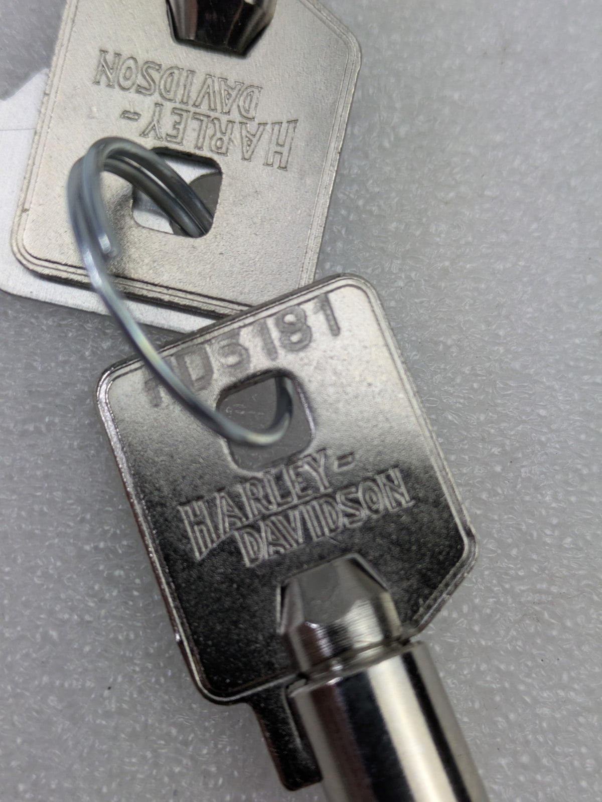 Genuine OEM Harley-Davidson Barrel Key Set Pair 71452-91A / 90300043 CODE: 31815