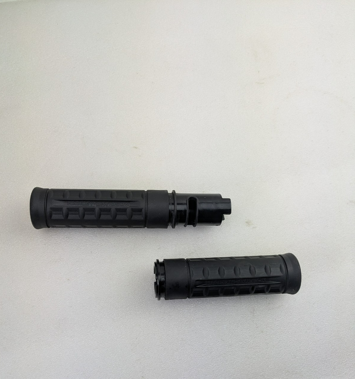 Genuine Harley-Davidson 2024 - 2025 Street Glide Road Glide Models Hand Grips2
