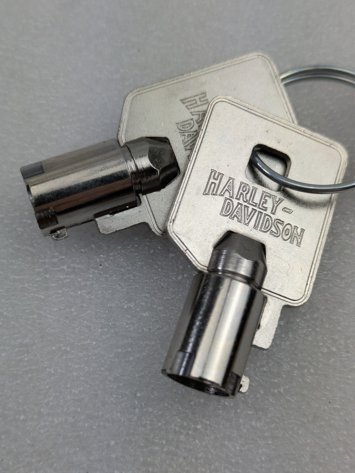 Genuine OEM Harley-Davidson Barrel Key Set Pair 71452-91A / 90300043 CODE: 31812